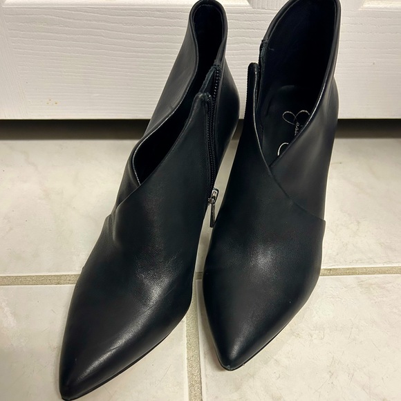 LIKE NEW JESSICA SIMPSON BOOTIES -SIZE 8 - Picture 1 of 3